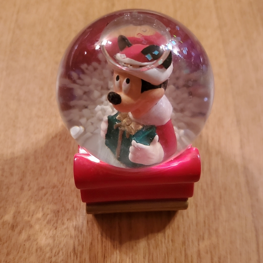 2003 DISNEY SANTA MICKEY MOUSE IN SLEIGH JCPENNEY MINI GLASS SNOW GLOBE HOLIDAY - Picture 3 of 8